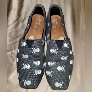 Skull and cross bones Toms